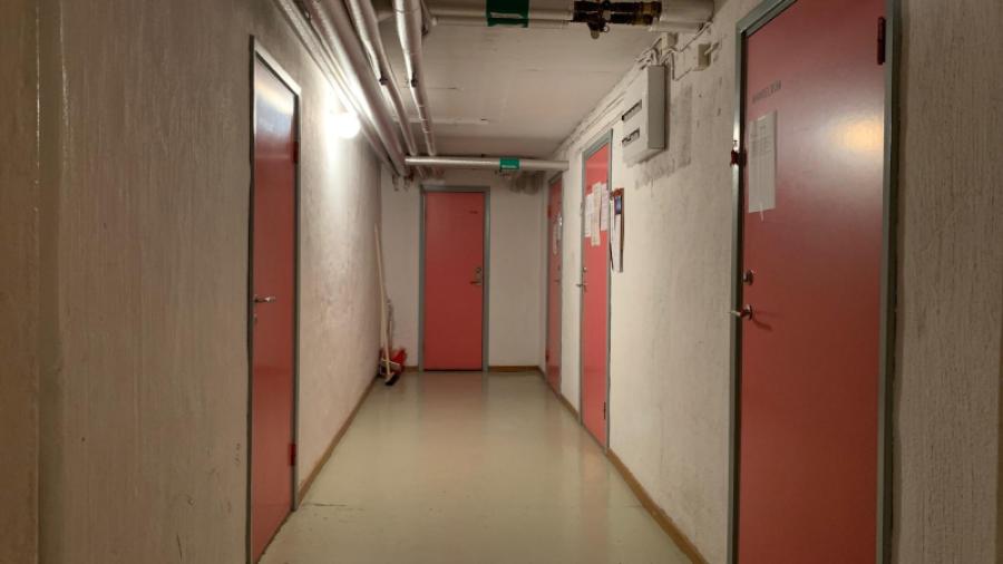 Korridor till tvättstuga och källarförråd